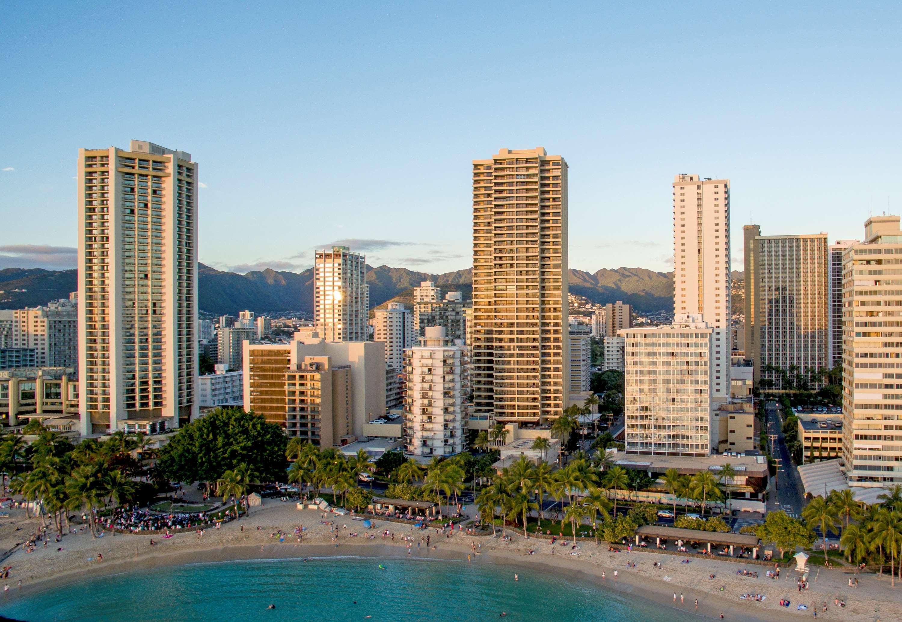 Aston Waikiki Beach Tower Honolulu Exterior foto Waikiki skyline