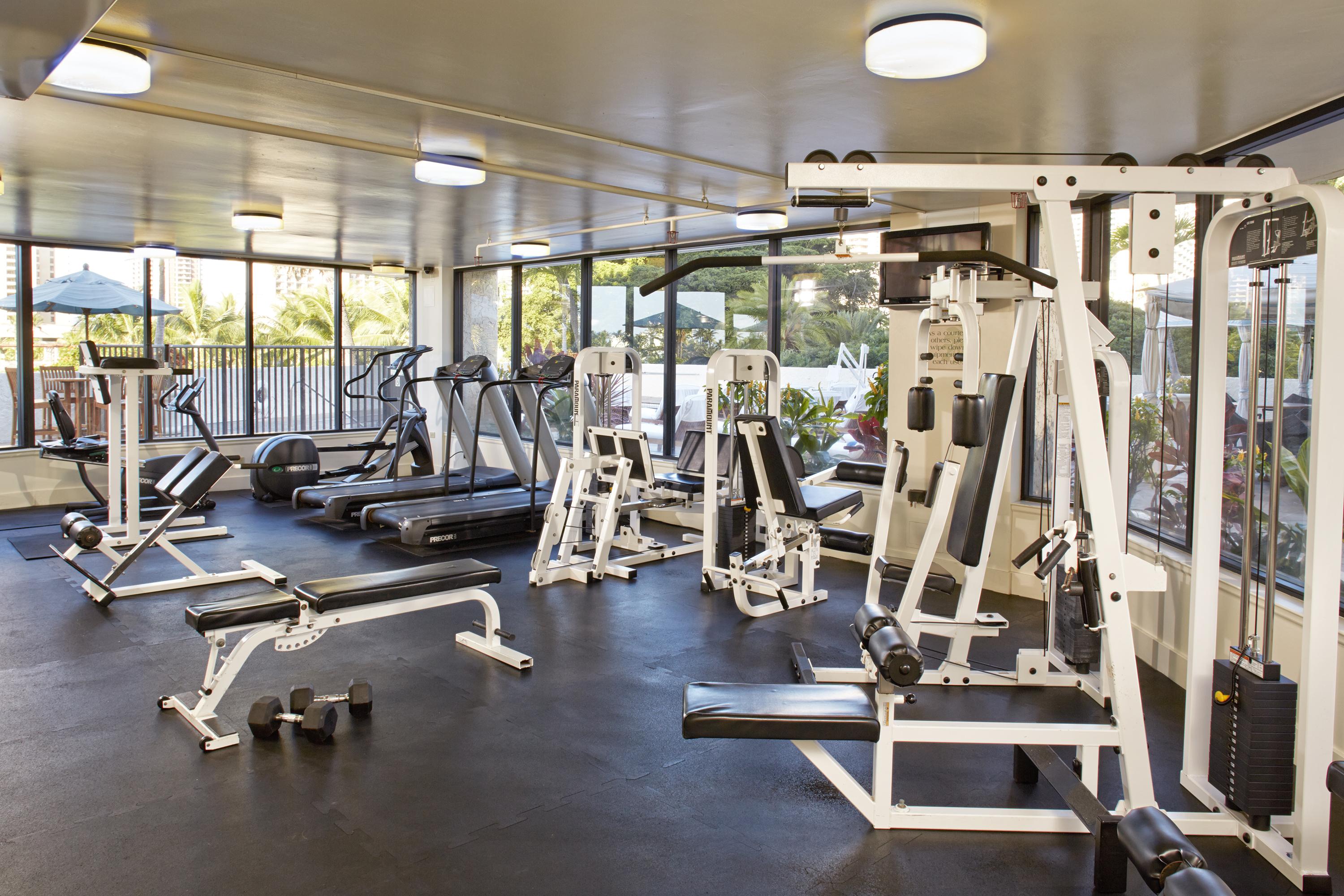 Aston Waikiki Beach Tower Honolulu Exterior foto A typical gym