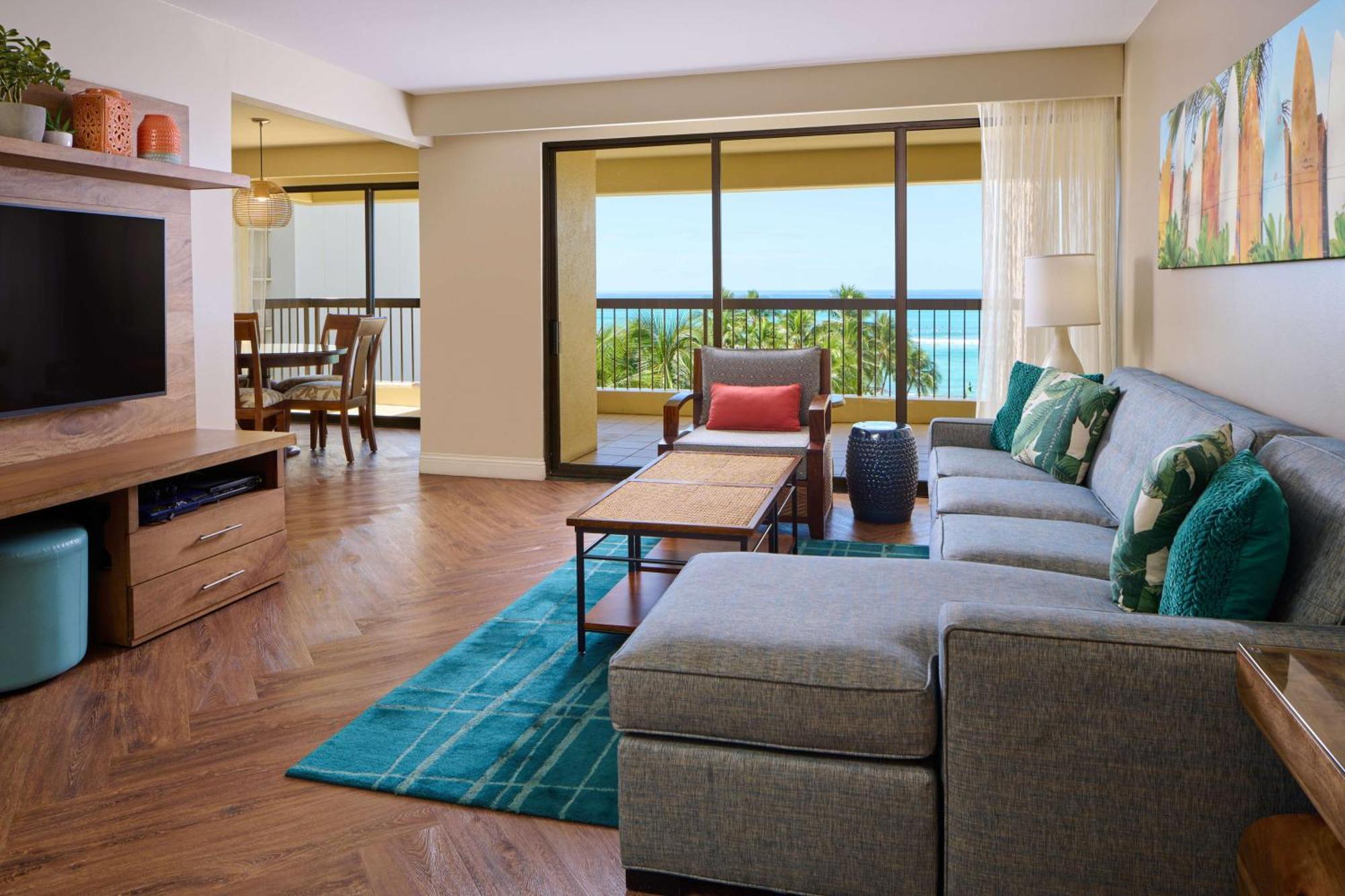 Aston Waikiki Beach Tower Honolulu Exterior foto Living room of a suite at the Sheraton Waikiki