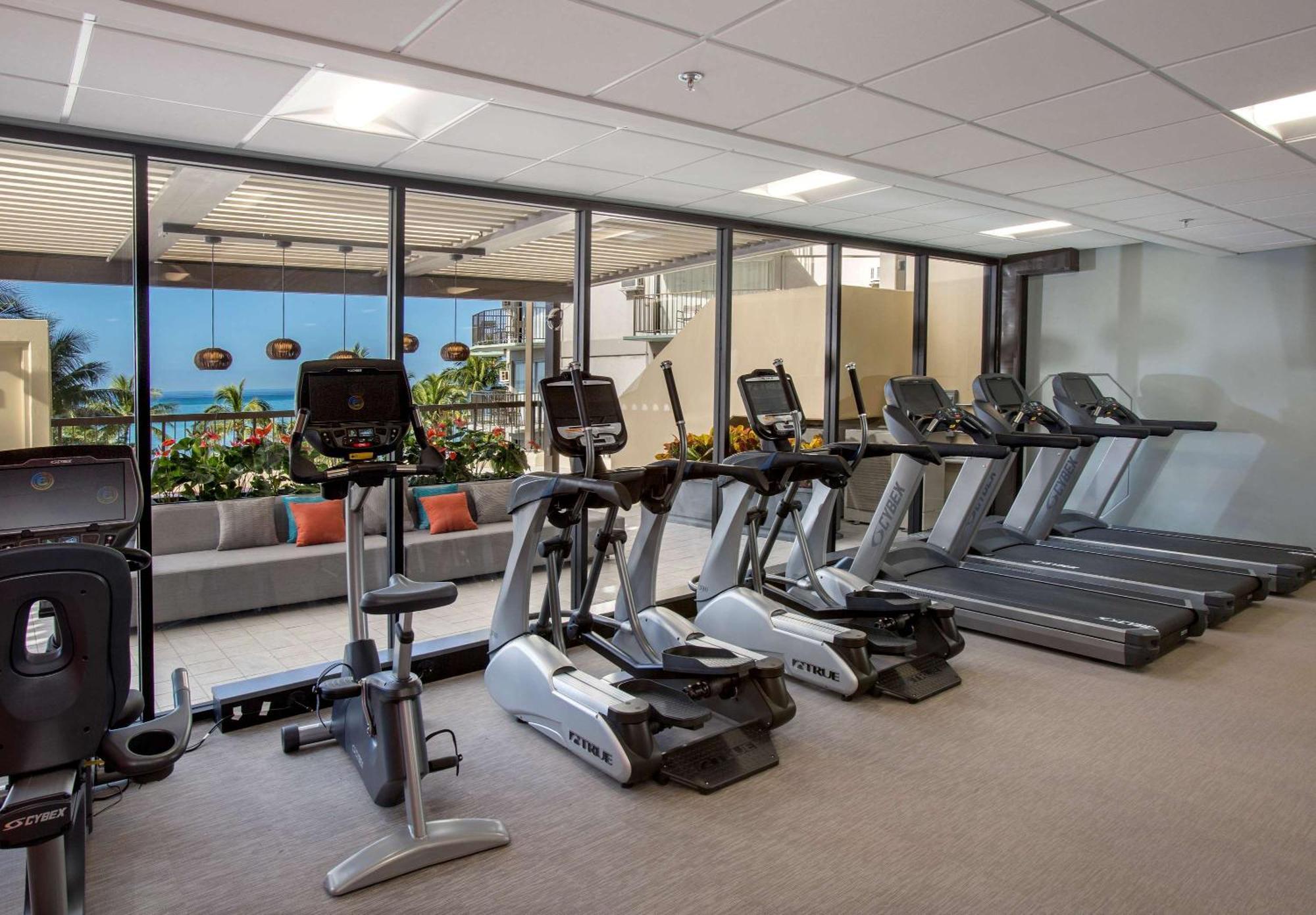 Aston Waikiki Beach Tower Honolulu Exterior foto The gym at the Four Seasons Hotel, Honolulu