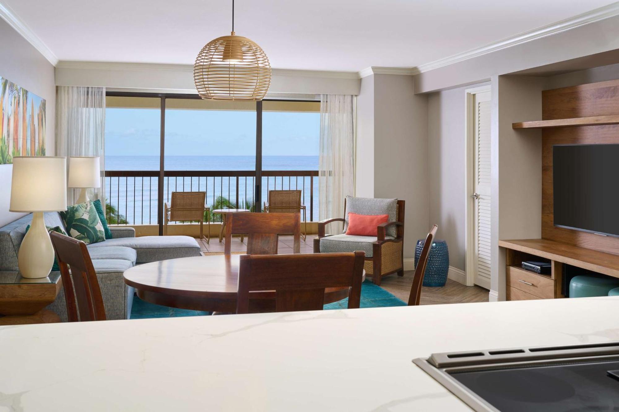 Aston Waikiki Beach Tower Honolulu Exterior foto A living room at the Hilton Waikoloa Village