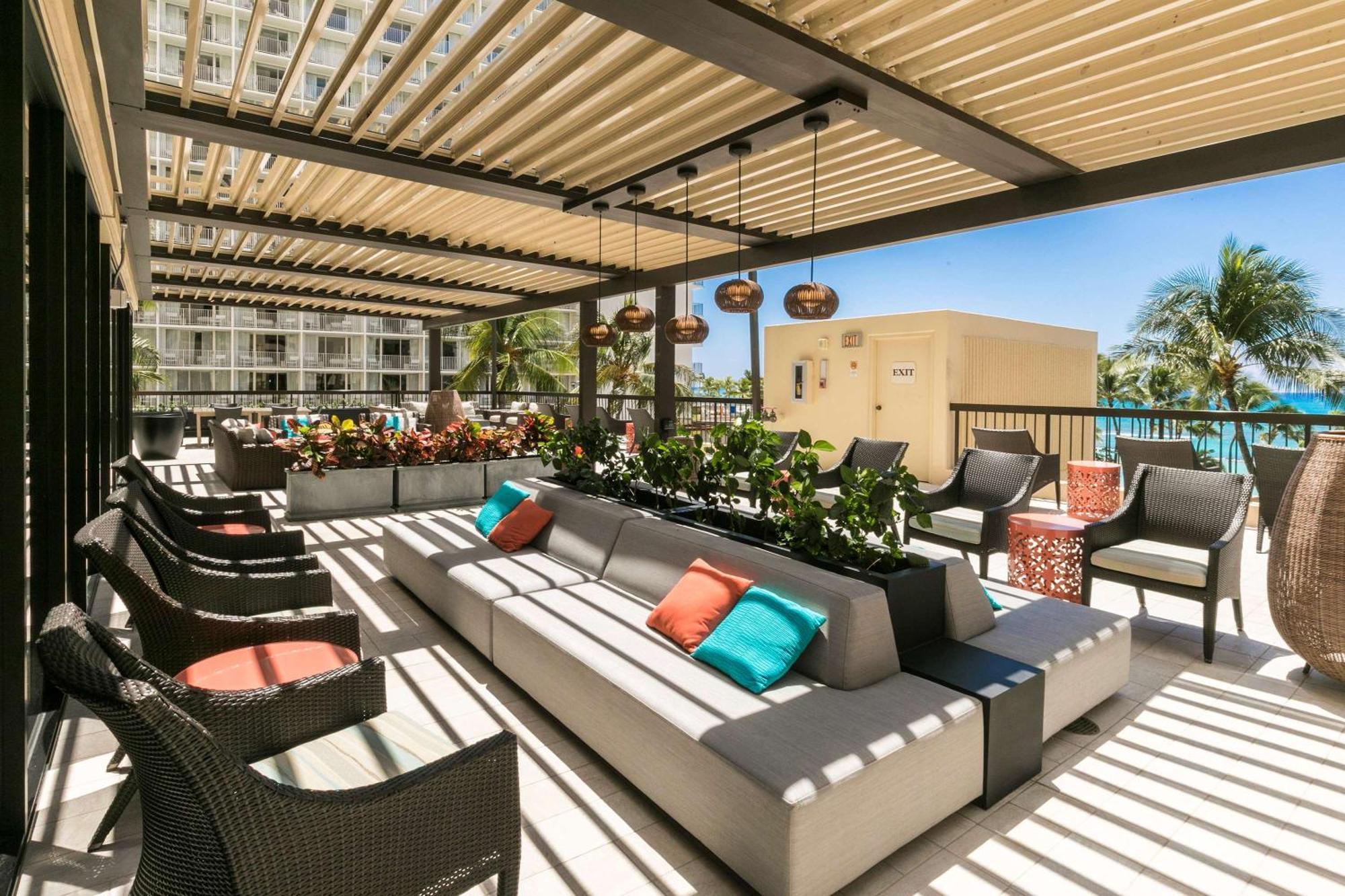 Aston Waikiki Beach Tower Honolulu Exterior foto The rooftop lounge at the Hilton San Diego Bayfront