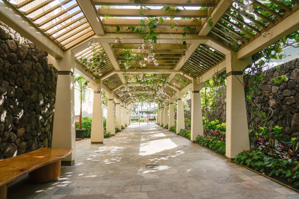 Aston Waikiki Beach Tower Honolulu Exterior foto The Pergola